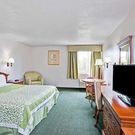 Days Inn & Suites By Wyndham Fullerton Eksteriør billede